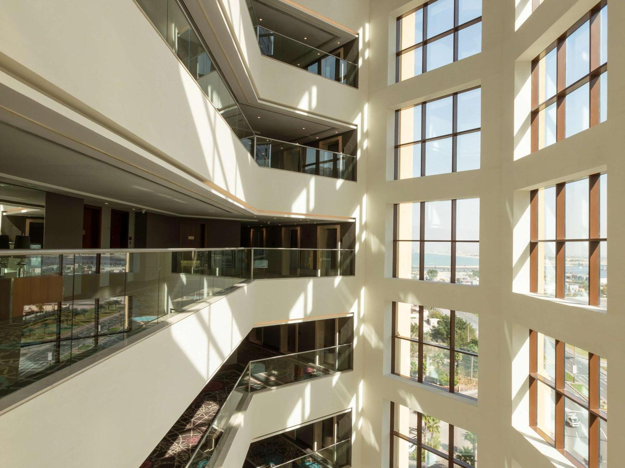 מלון Fairmont אג'מן מראה חיצוני תמונה Interior of the library