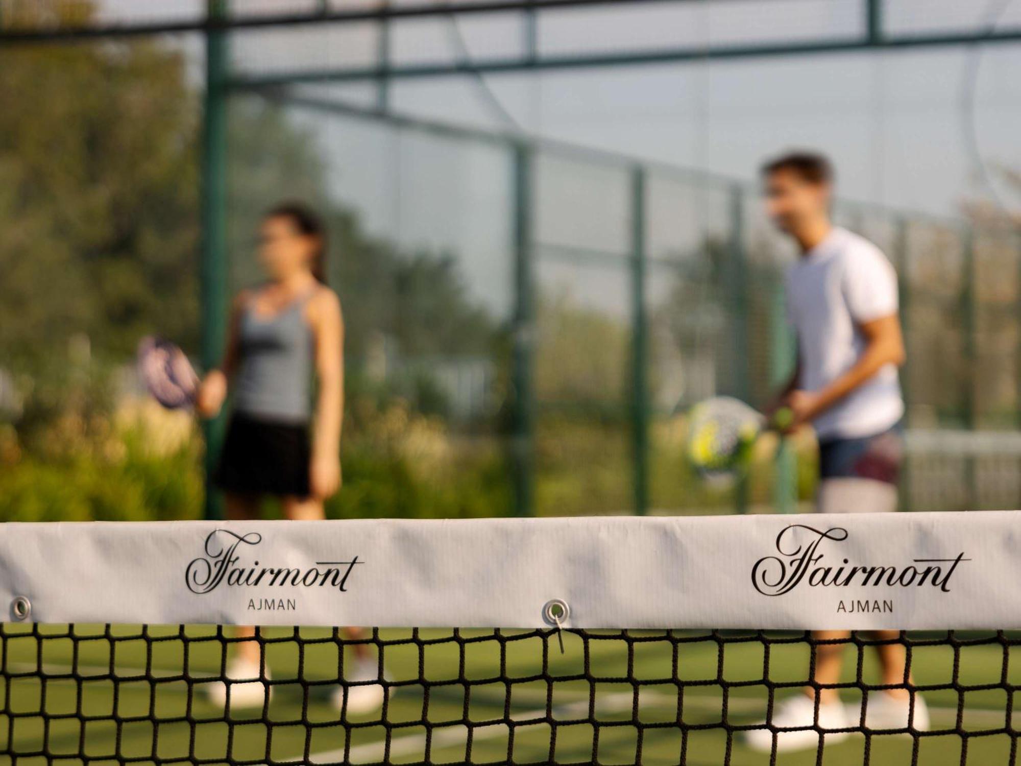 מלון Fairmont אג'מן מראה חיצוני תמונה Tennis at Fairmont Ajman