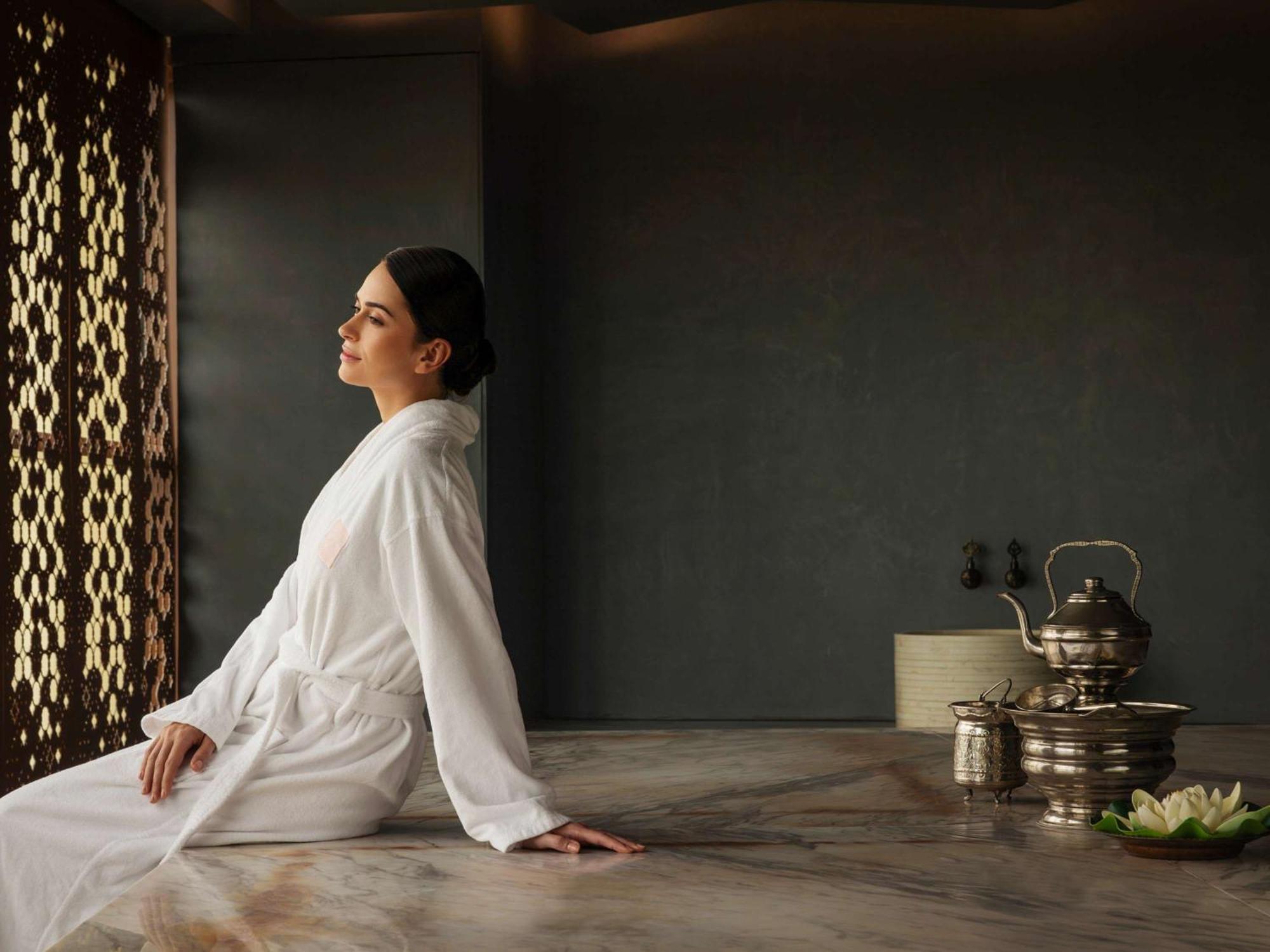 מלון Fairmont אג'מן מראה חיצוני תמונה A woman in a spa
