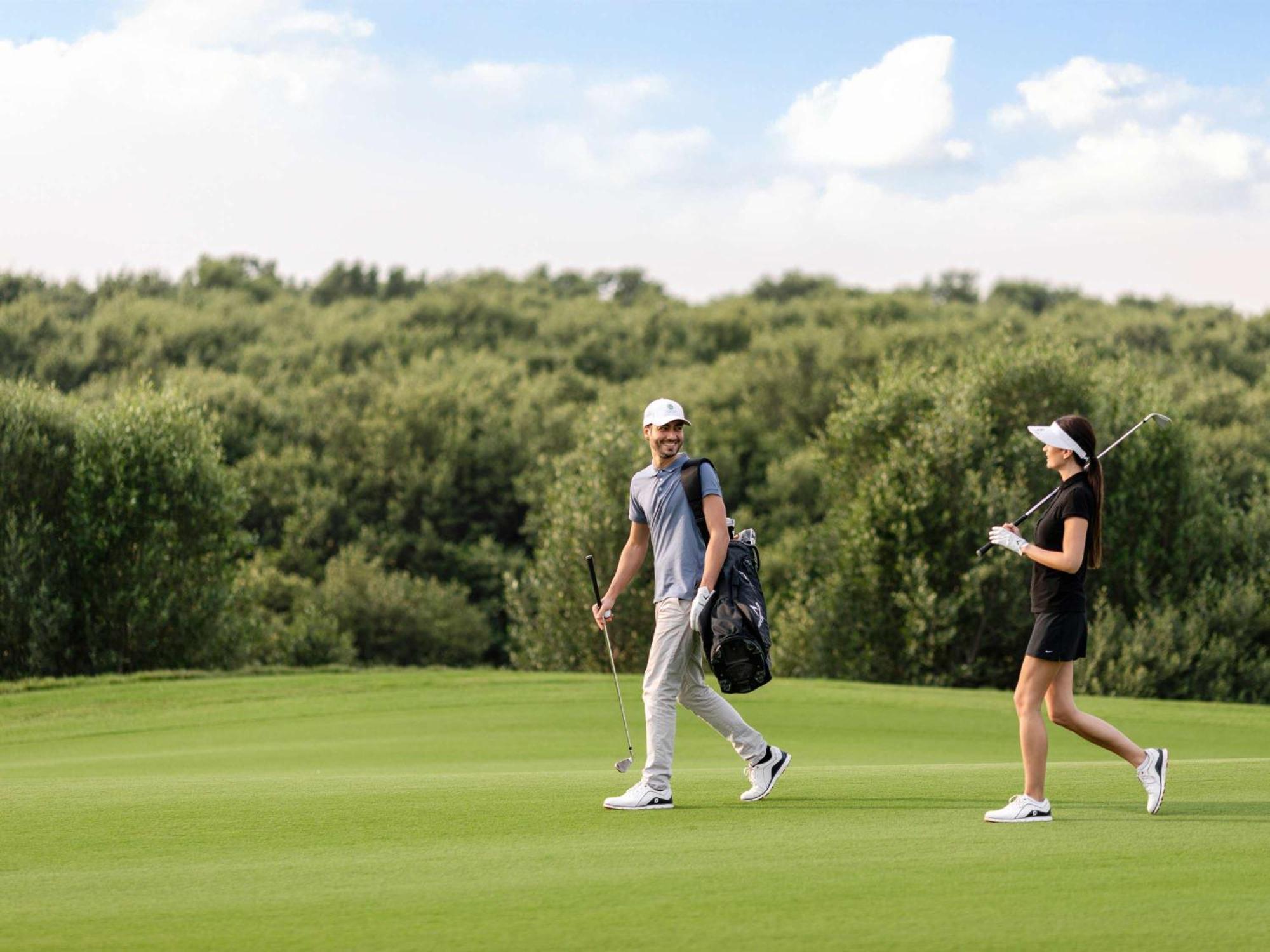 מלון Fairmont אג'מן מראה חיצוני תמונה Golfers at the 2019 Women's Open