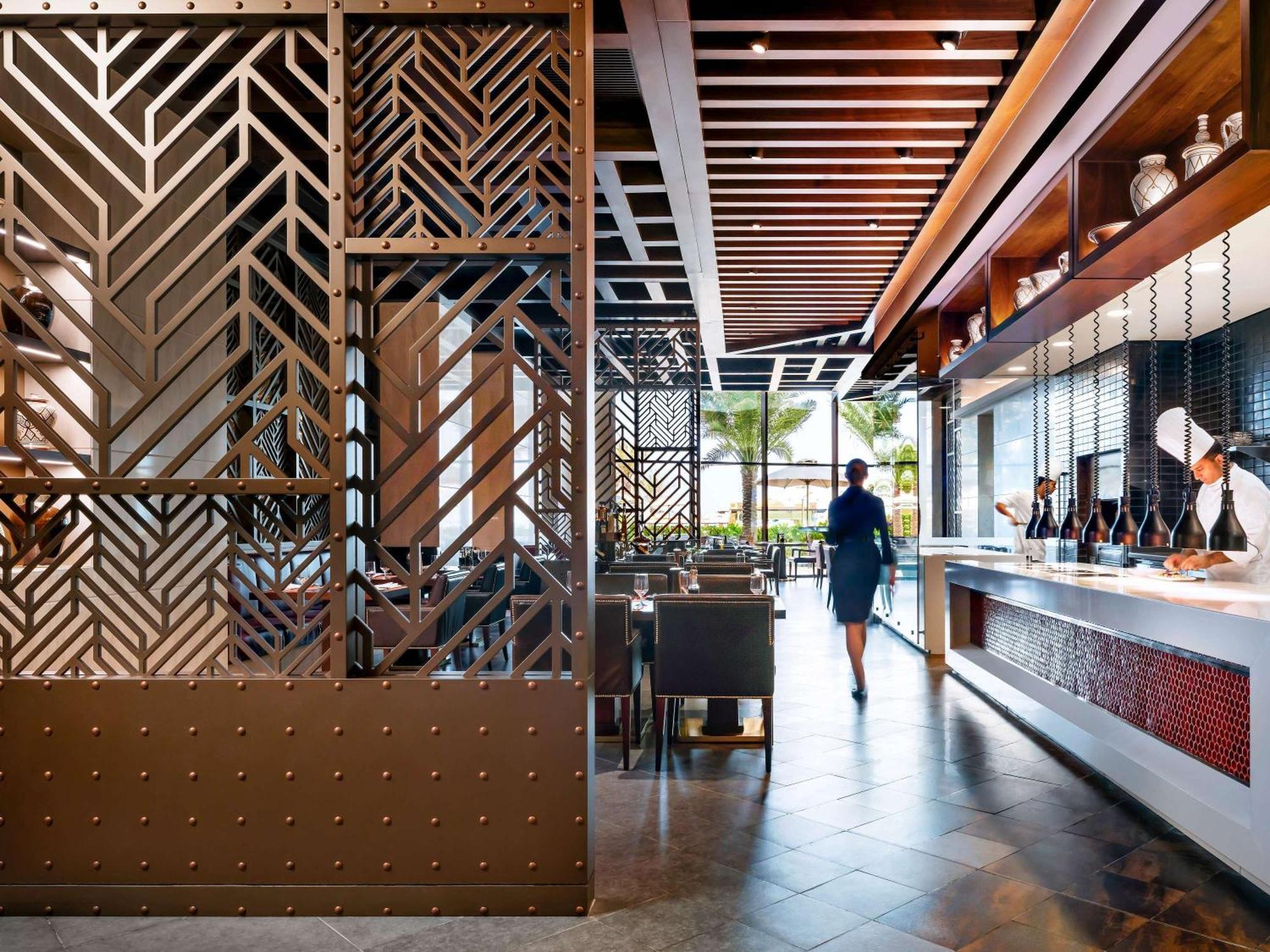 מלון Fairmont אג'מן מראה חיצוני תמונה The interior of a Starbucks Reserve store in Seattle, Washington